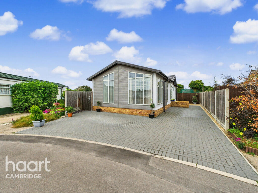 2-bed caravan on Waterbeach Court, Denny End Road, Cambridge, £250,000