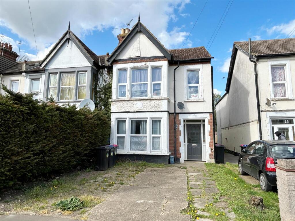 Main image of property: 42/42A Anerley Road, Westcliff-on-Sea