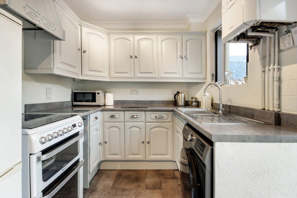 Chapel Wood, New Ash Green, Longfield, Kent, DA3 8RB - View 4