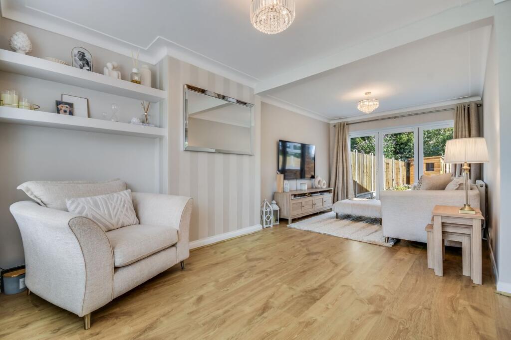 Chelmer Drive, Hutton, Brentwood, CM13 photo 4