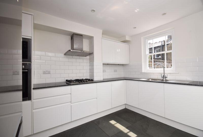 House in London - View 2