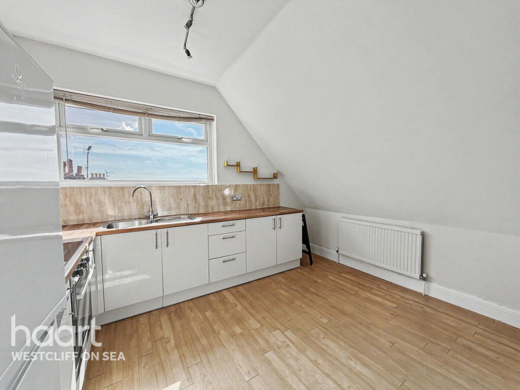 Apartment in Southend-on-Sea, Leigh-on-Sea - View 5