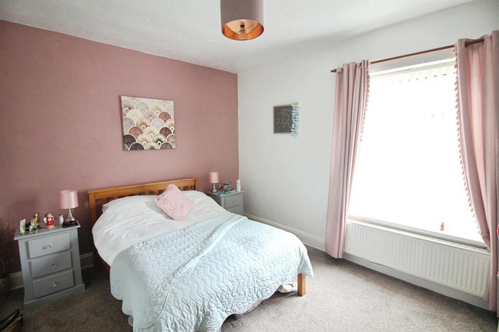 House in Wakefield - View 5