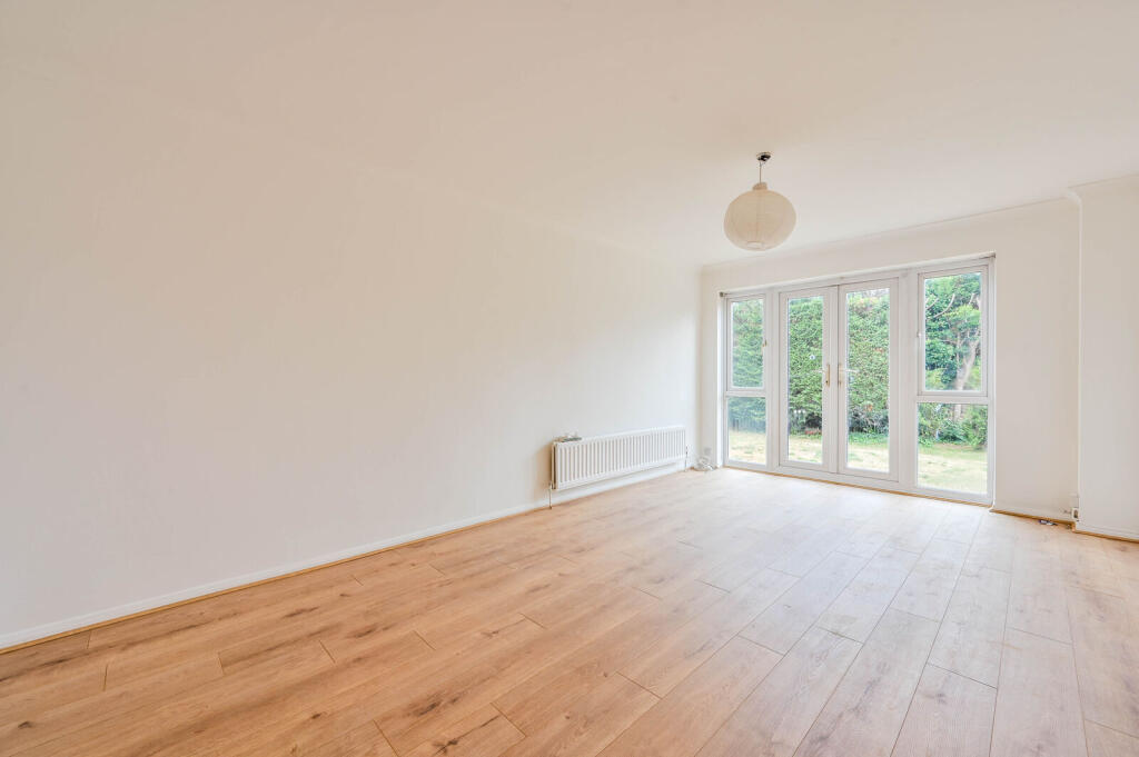 Apartment in Kingston upon Thames - View 2