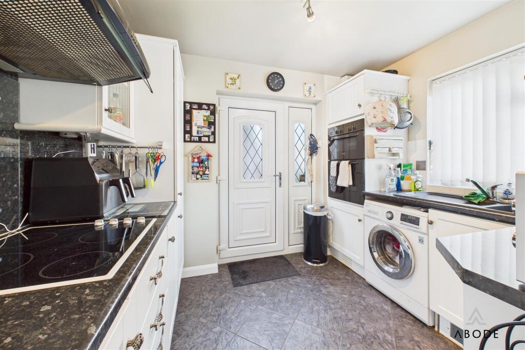 Hillcrest Avenue, Burton-On-Trent photo 3
