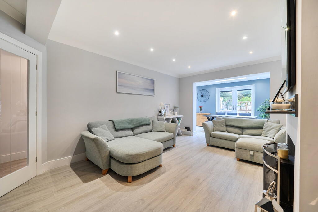 House in Bromley - More