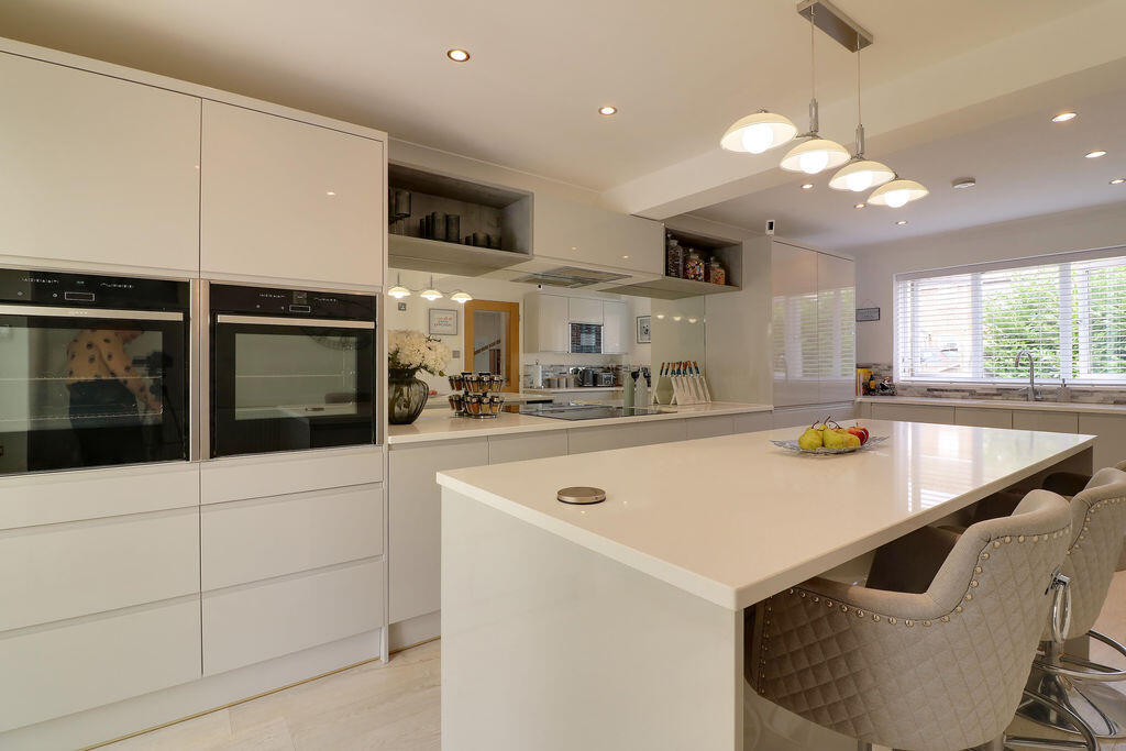 House in Clanfield - View 5
