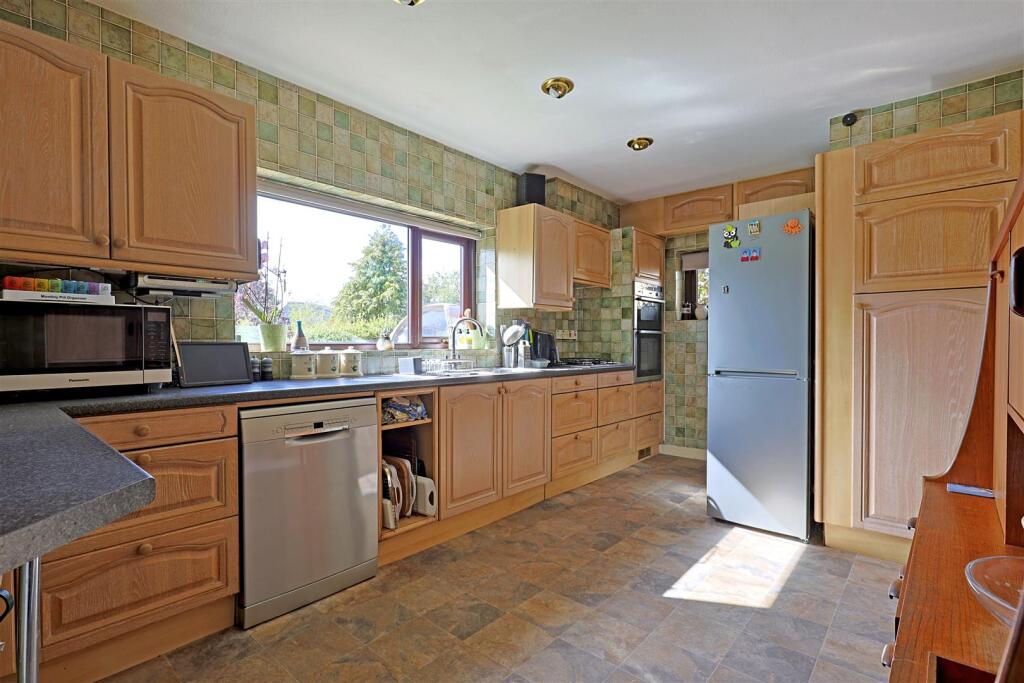 House in Derbyshire Dales, Hathersage - View 3