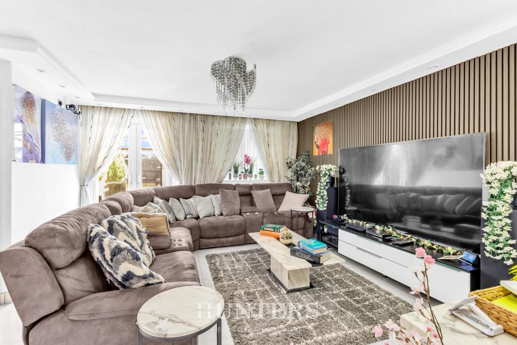 House in Rochdale, Greater Manchester - View 3