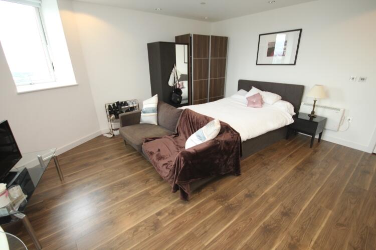 Apartment in Salford, Greater Manchester - View 2