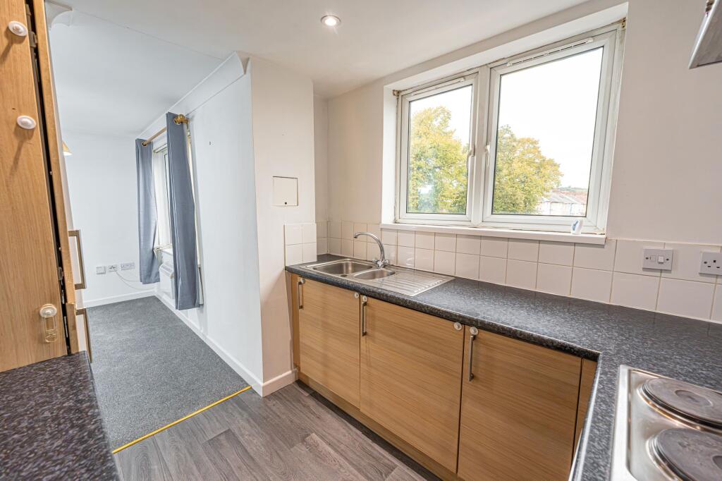 Apartment in Newport, Somerton, Liswerry - More