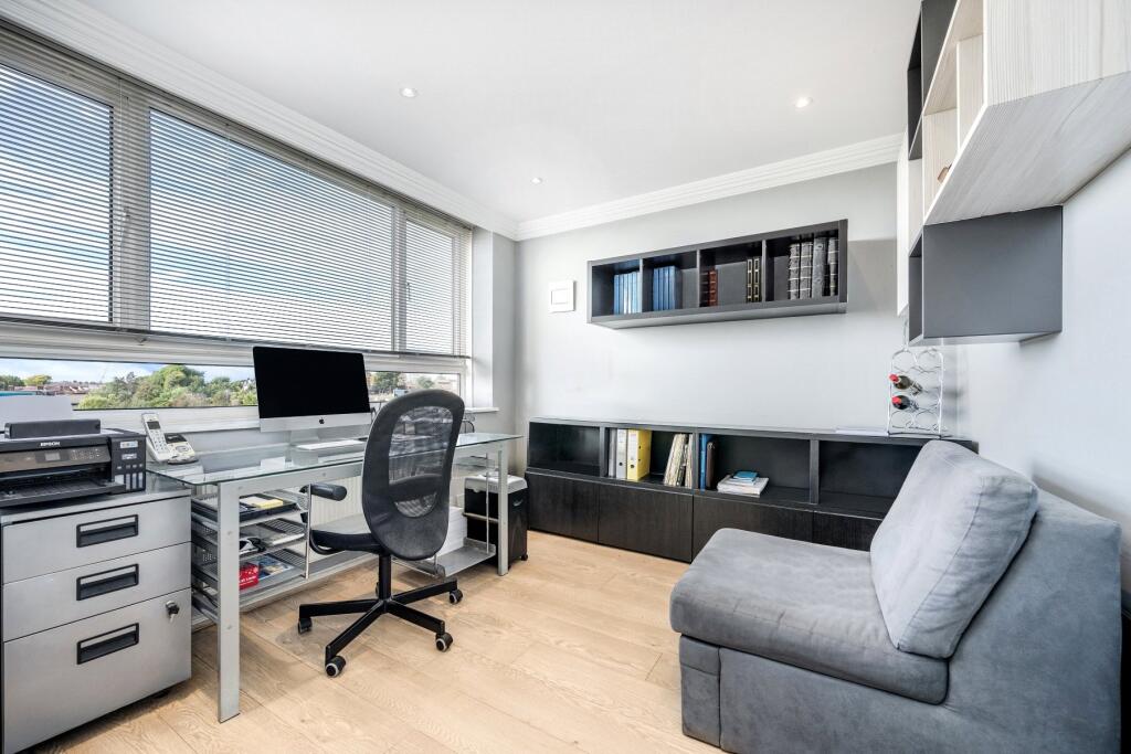 Apartment in London, Church End - View 5
