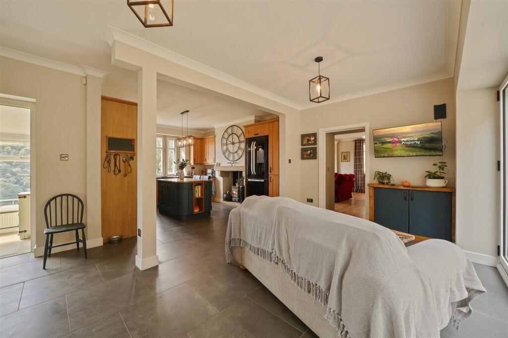 House in Barnsley, Finkle Street, Wortley - View 5