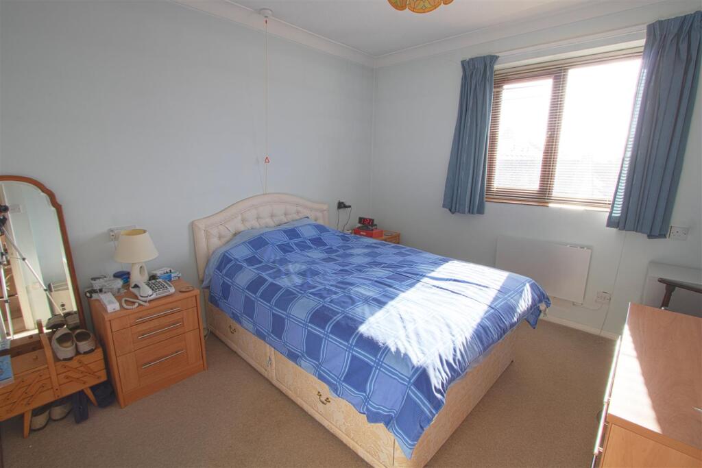 Apartment in Basildon, Billericay - More