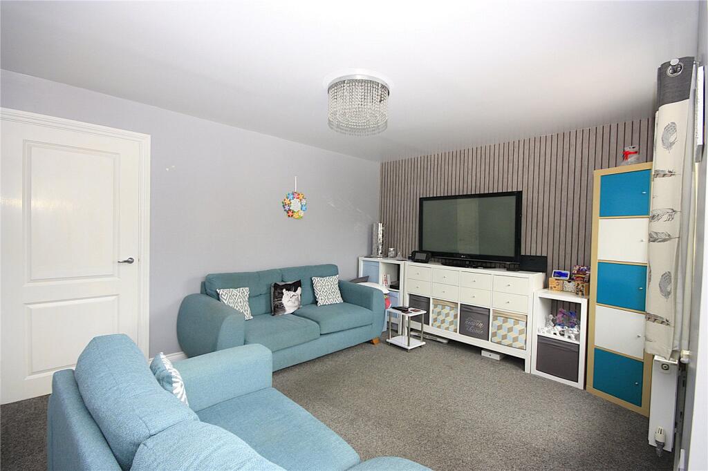 Shearer Close, Havant, Hampshire, PO9 photo 4