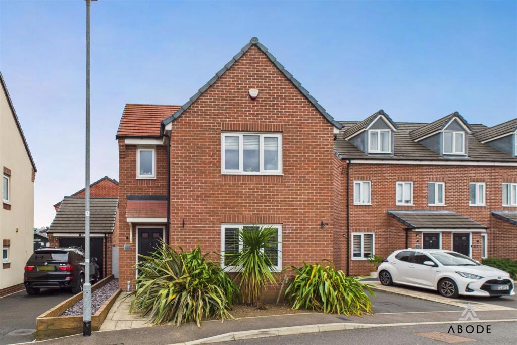 Mewis Close, Burton-On-Trent photo 2