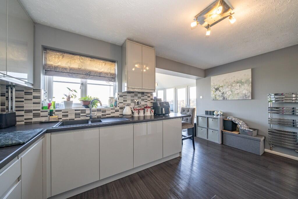 House in BuckS, Watermead - More
