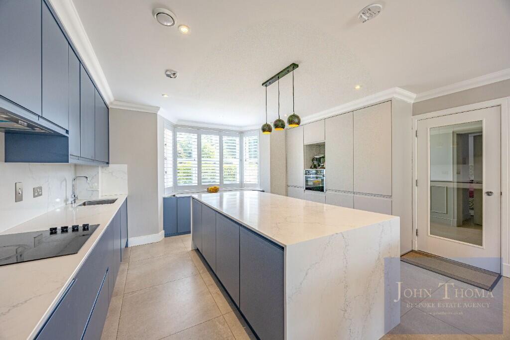 Chigwell Grange, High Road, Chigwell, Essex, IG7 photo 3