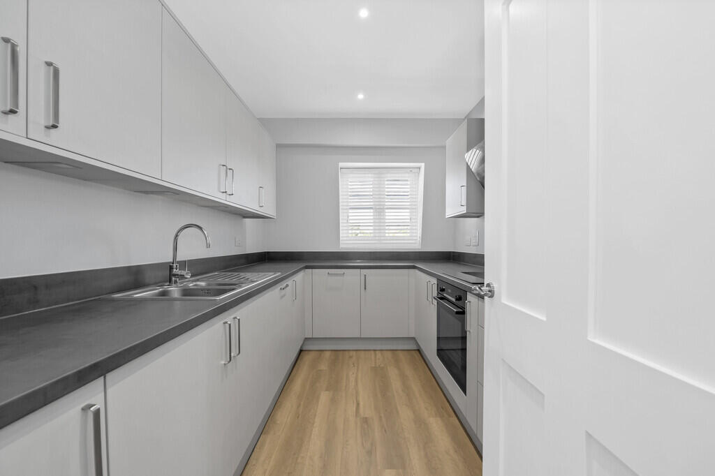 Apartment in West Suffolk, Priors Estate, Bury St Edmunds - View 4