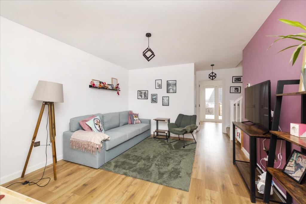 9 Whitehouse Road, Gorebridge, EH23 - View 2