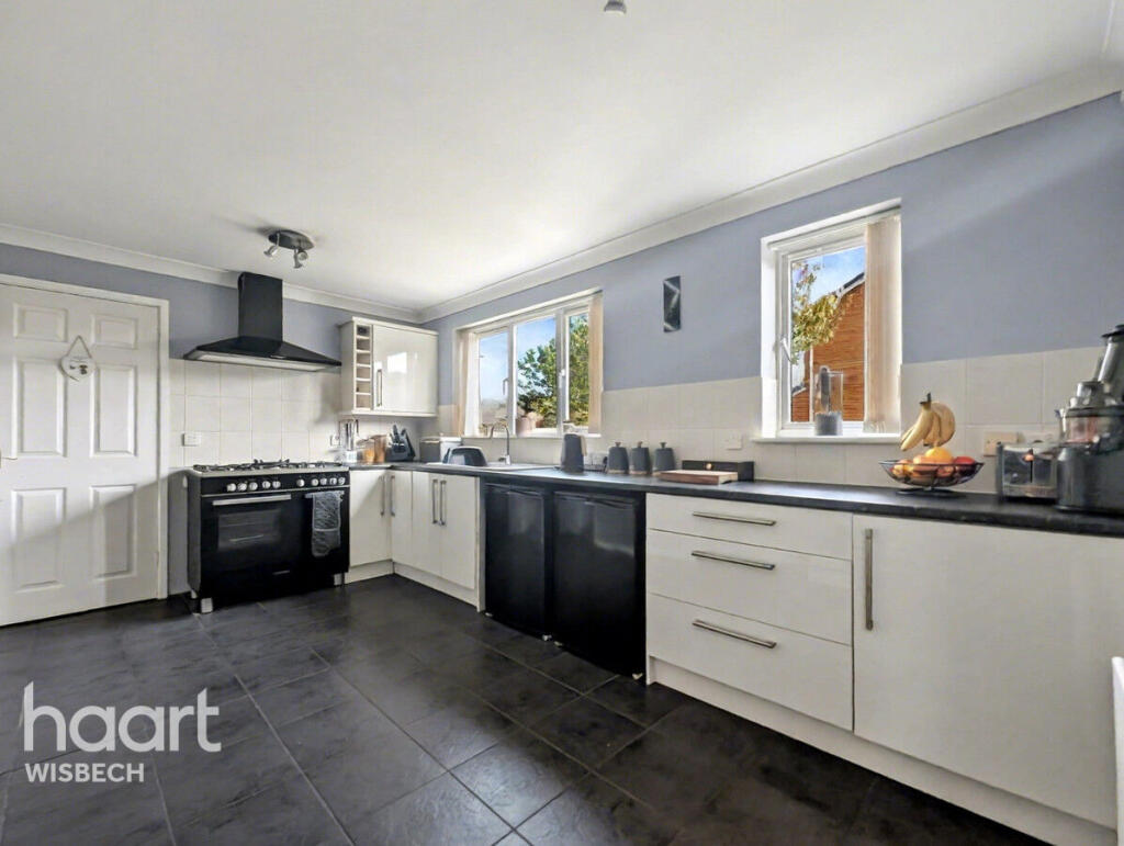 4-bed detached on Coppins Court, Wisbech, £300,000
