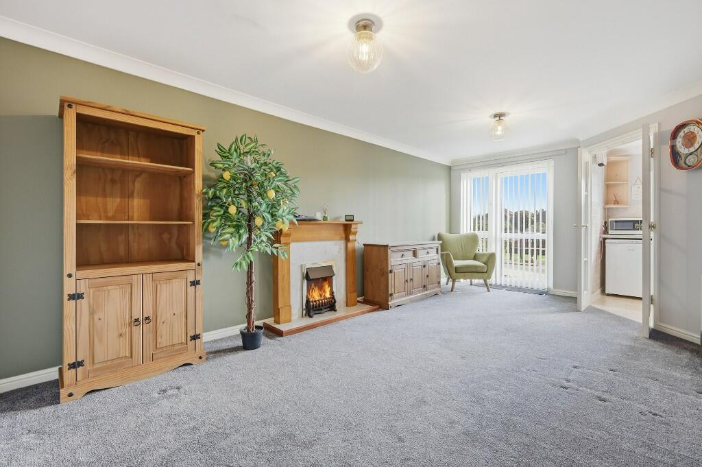 Apartment in Thurrock, Essex - View 2