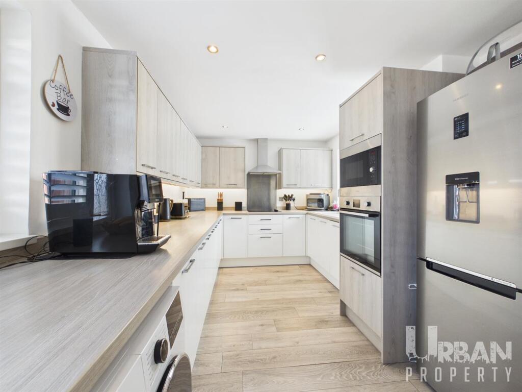 House in Hull - View 5