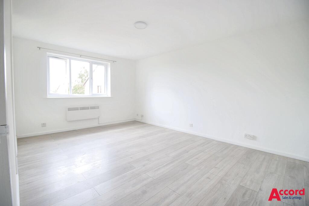 Apartment in London, Little Heath - View 2