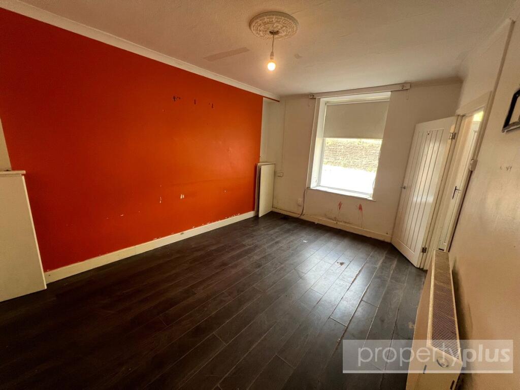 House in Rhondda Cynon Taff, Pen-y-graig - View 3