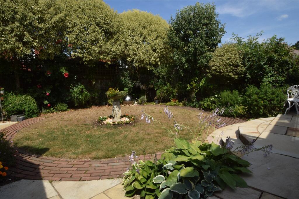 House in Hart, Darby Green, Yateley - View 4