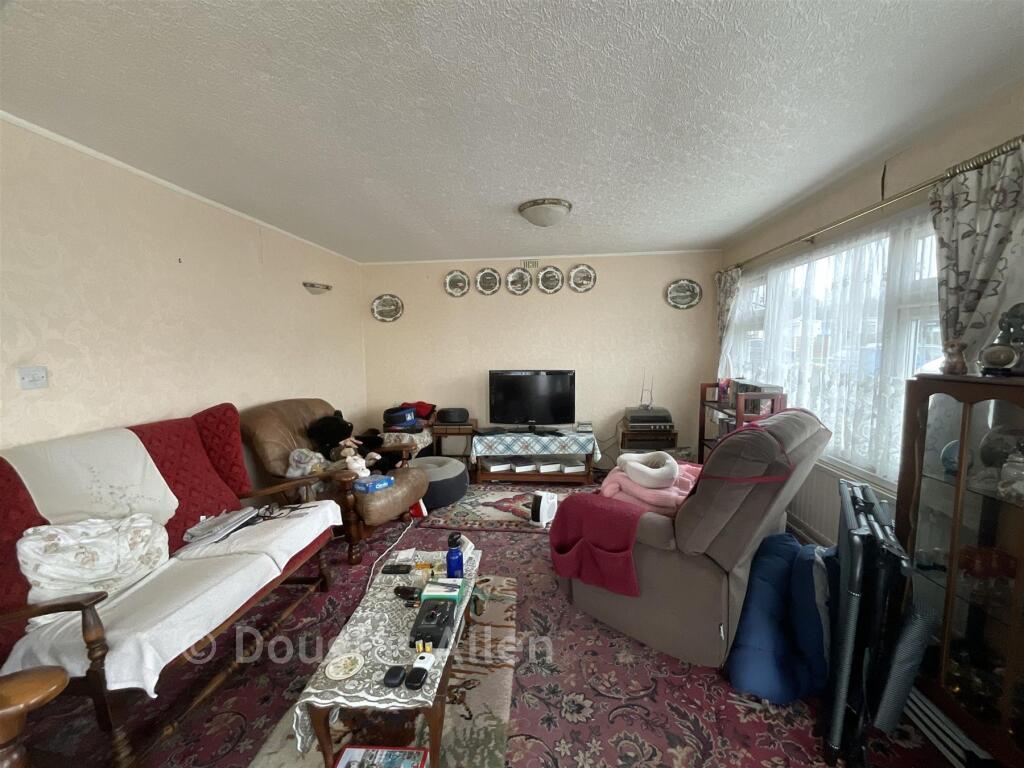 Lower Dunton Road, Brentwood, Essex photo 4
