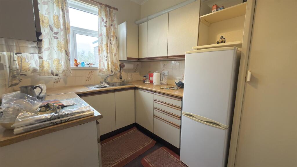 House in Cardiff, Aberaman South - More