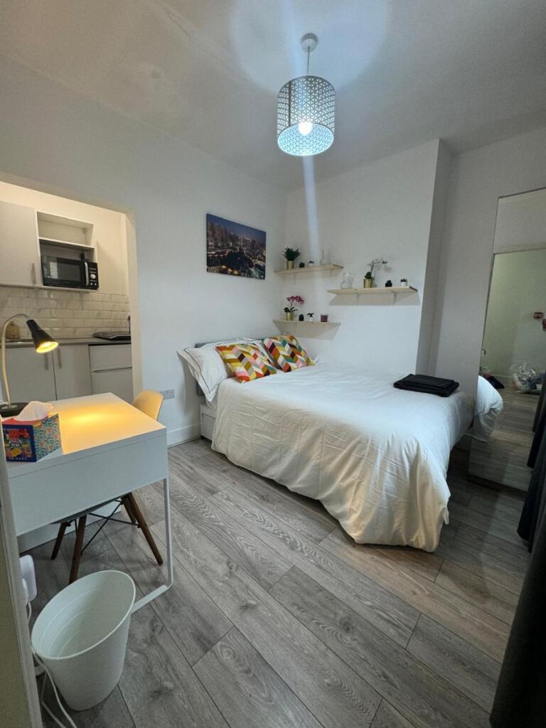 Studio flat for rent