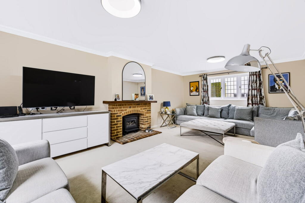 House in East Grinstead, Felbridge - View 4