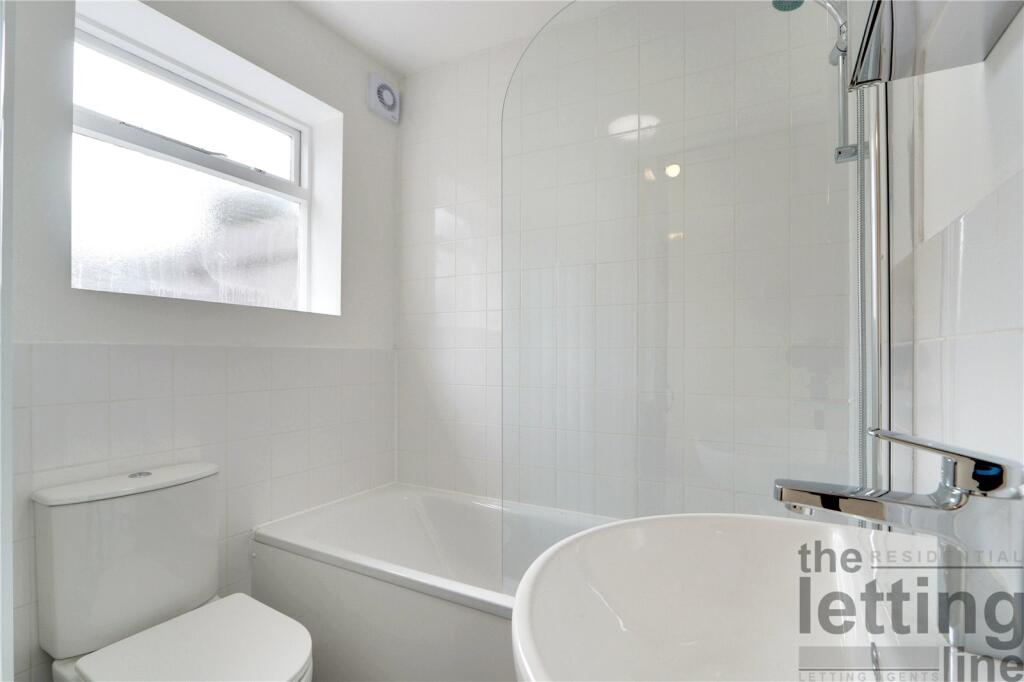 House in London, Southbury - More