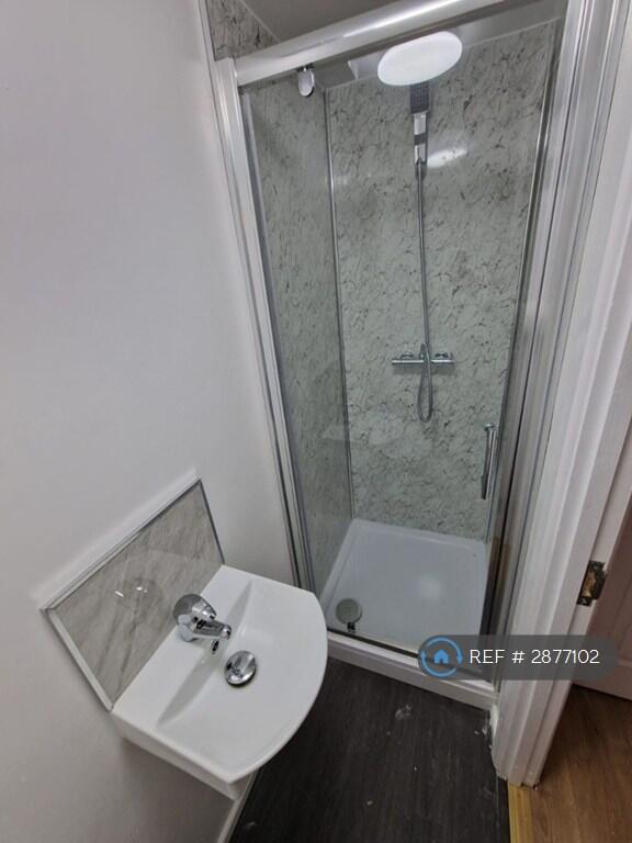 5 bedroom terraced house for rent
