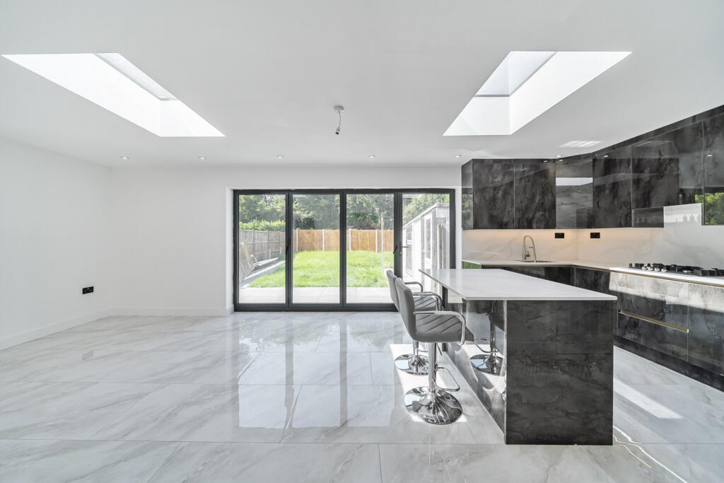 Linden Avenue, Ruislip photo 2