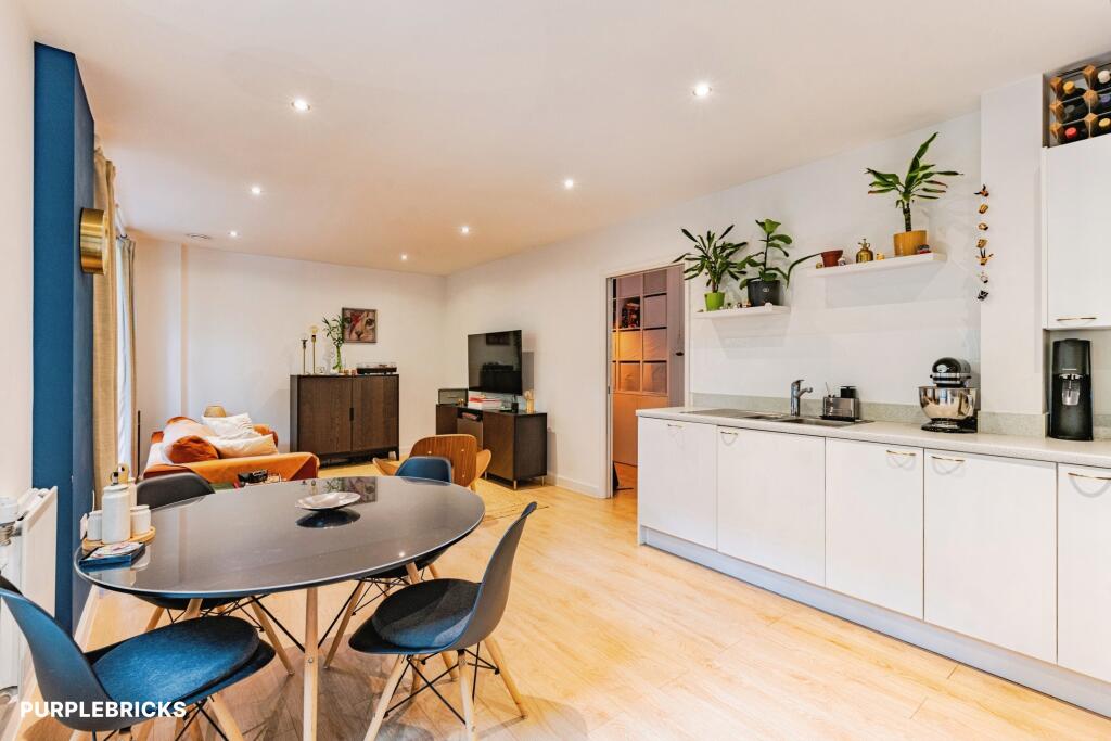 Apartment in London - View 5