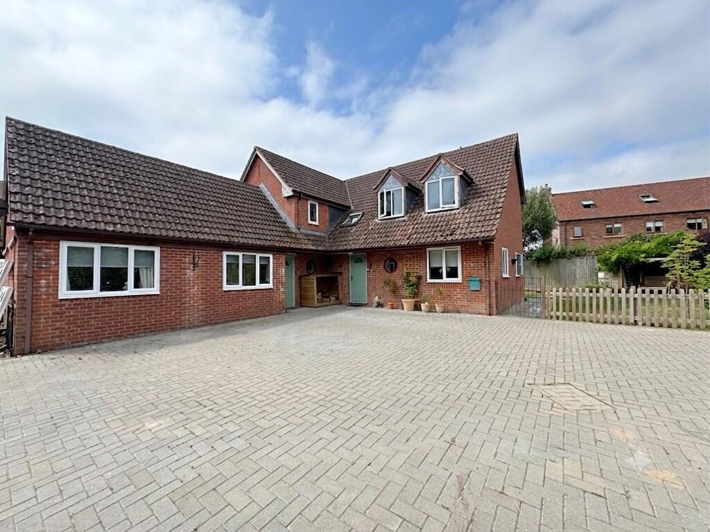 Main image of property: Farriers Orchard, Fromes Hill