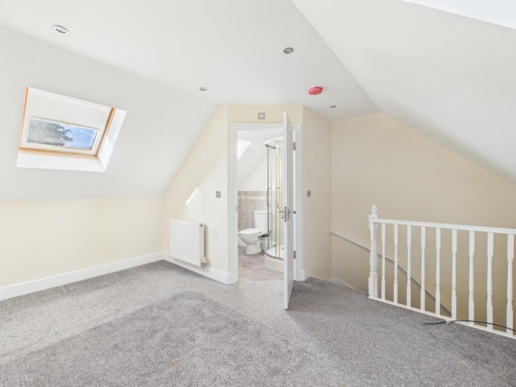 House in Long Buckby, West Northamptonshire - View 4