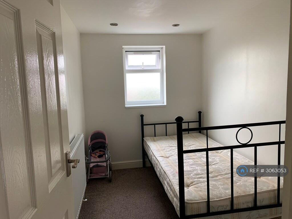 Apartment in London, Greenford - More