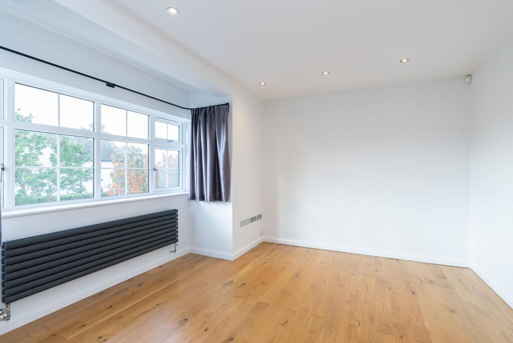 Apartment in Kingston upon Thames - View 4