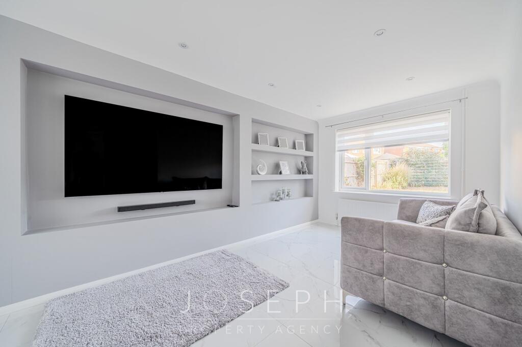 House in Ipswich - View 3
