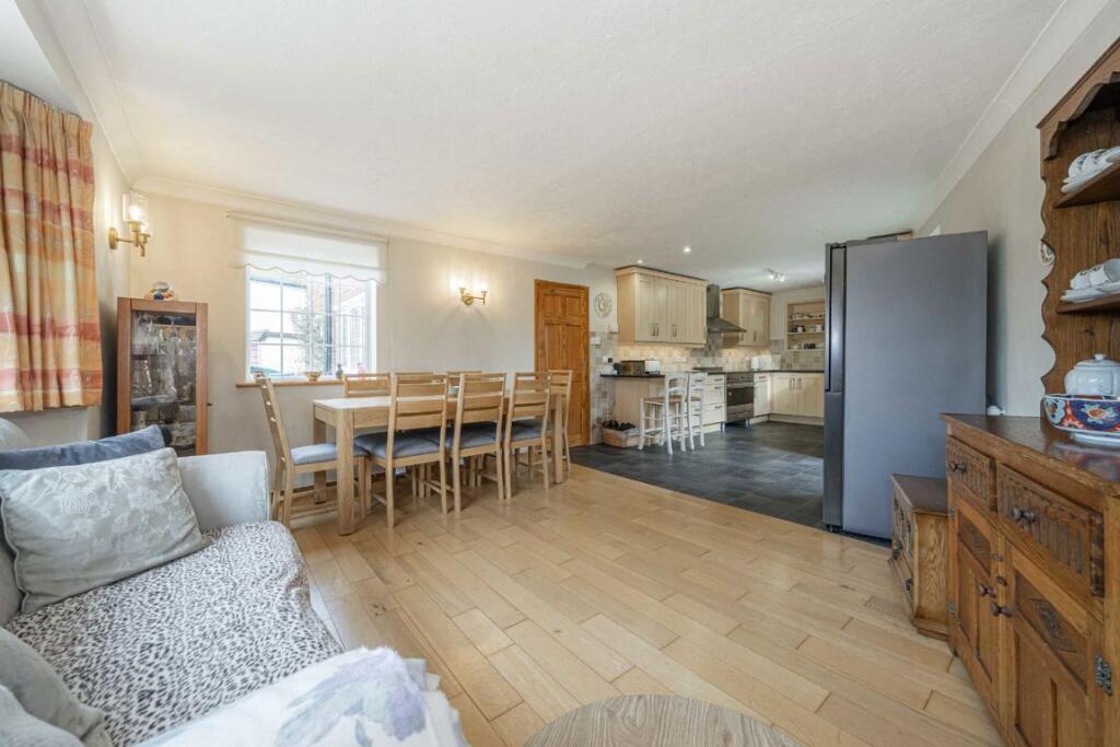 Halliford Road, Sunbury-On-Thames – pohled 3
