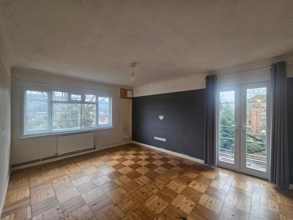 Apartment in Southampton - View 3