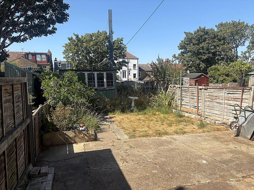 House in Bromley - View 3