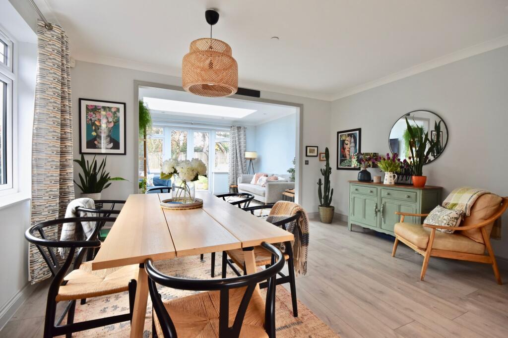 Harriotts Drive, Ashtead, KT21 photo 4