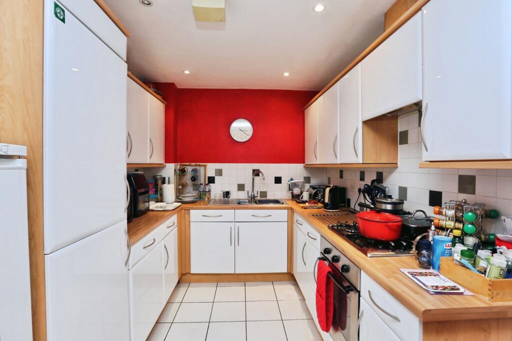Simpkins Court, 241 Hursley Road, Eastleigh, Hampshire, SO53 photo 2
