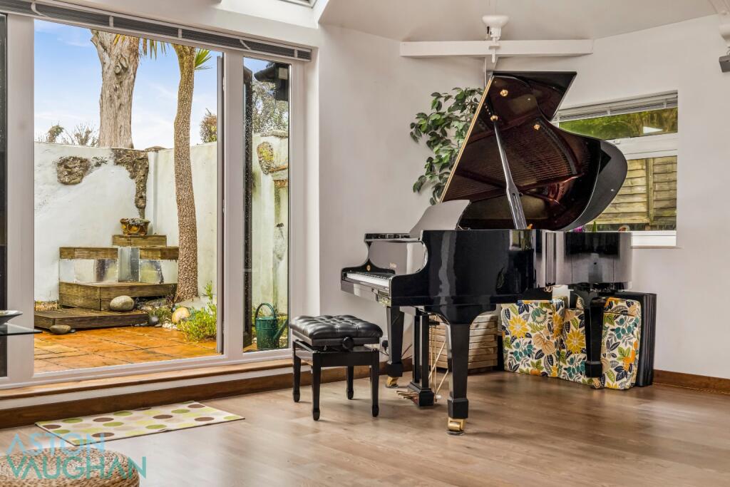 Apartment in Brighton - More
