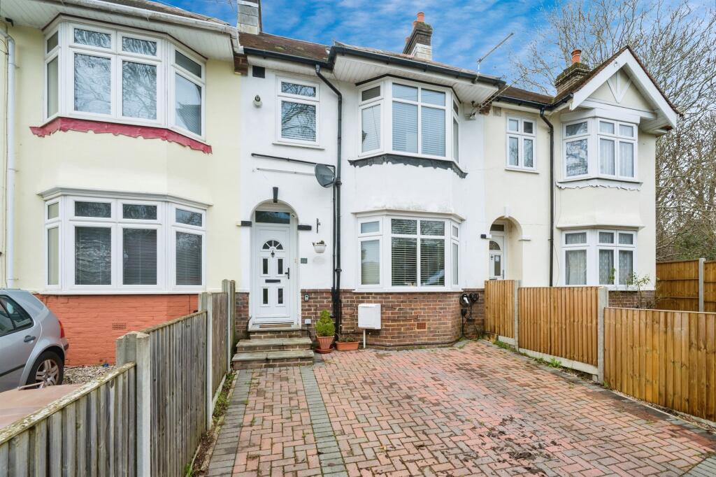 Main image of property: Lakelands Drive, SOUTHAMPTON